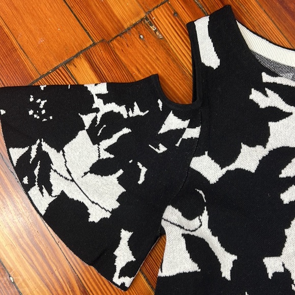 Ann Taylor Black and White Floral Cold Shoulder Sweater Casual Dress SZ MP - Picture 6 of 12